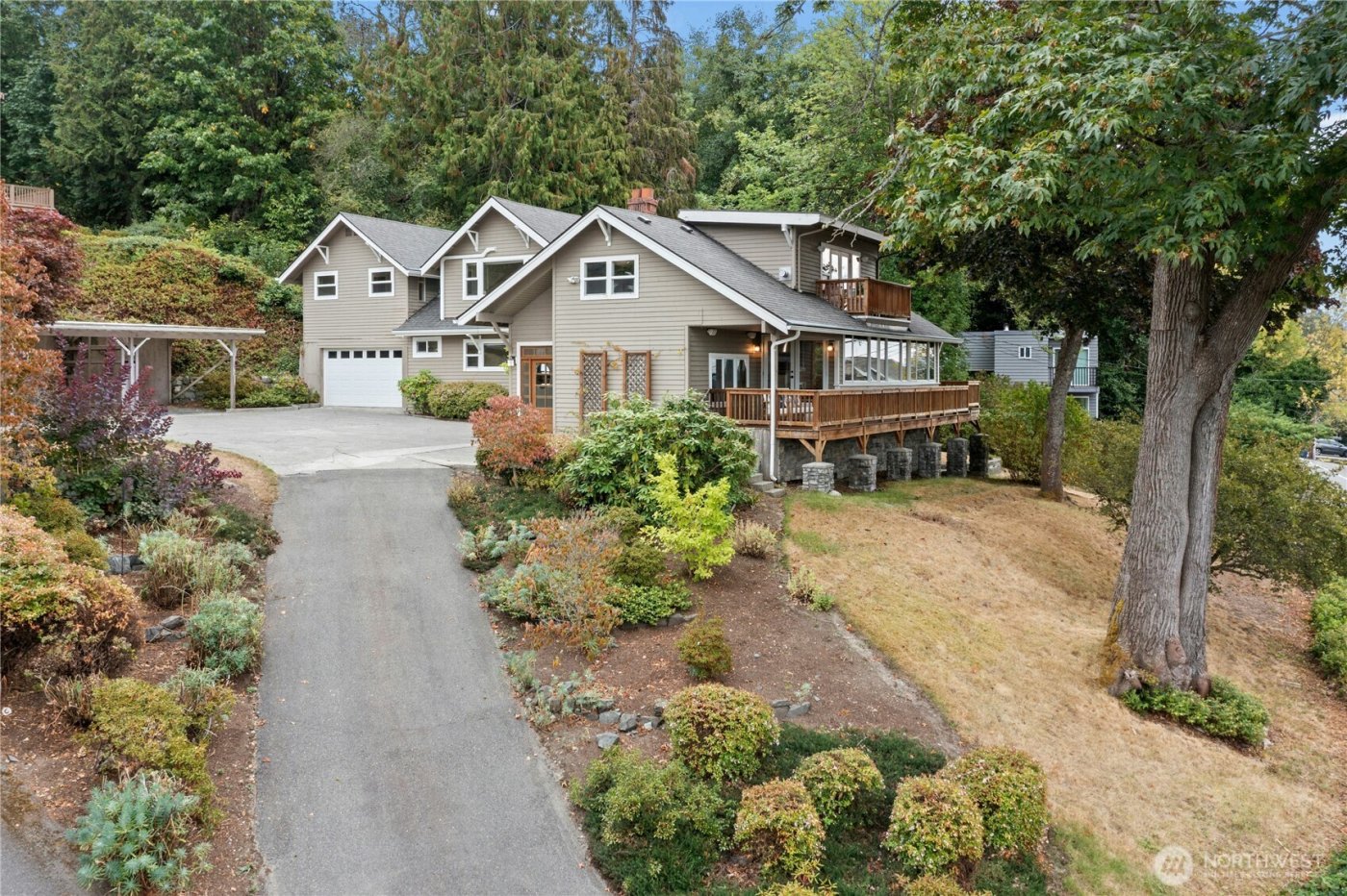 12506 Holmes Point Drive NE, Kirkland, WA 98034-5732