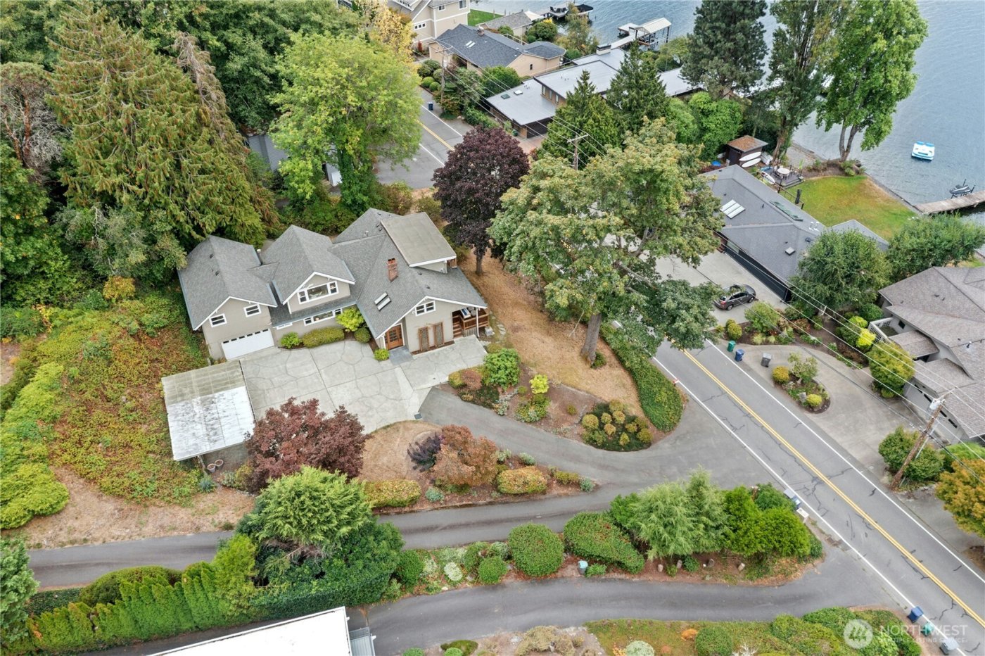 12506 Holmes Point Drive NE, Kirkland, WA 98034-5732