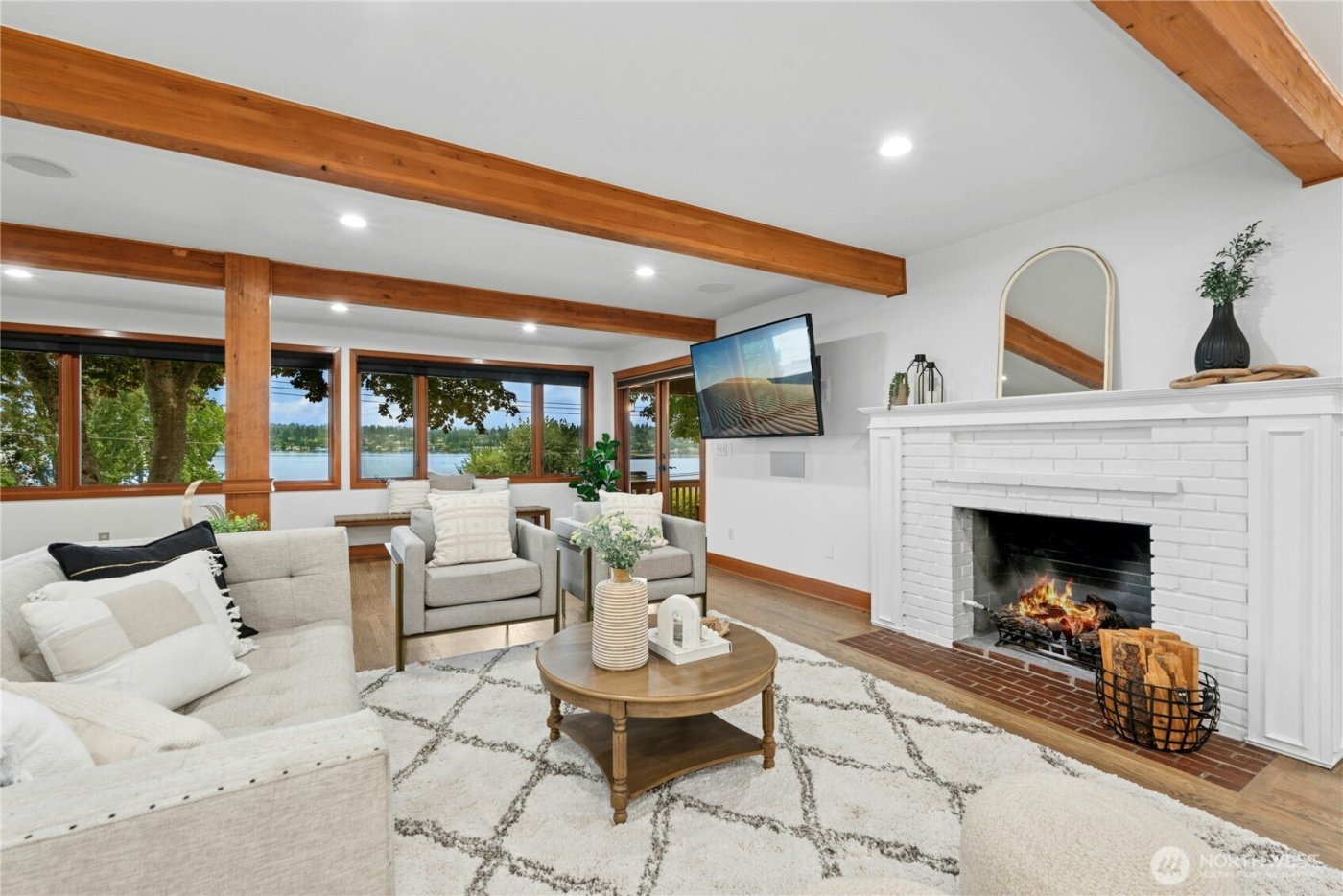 12506 Holmes Point Drive NE, Kirkland, WA 98034-5732