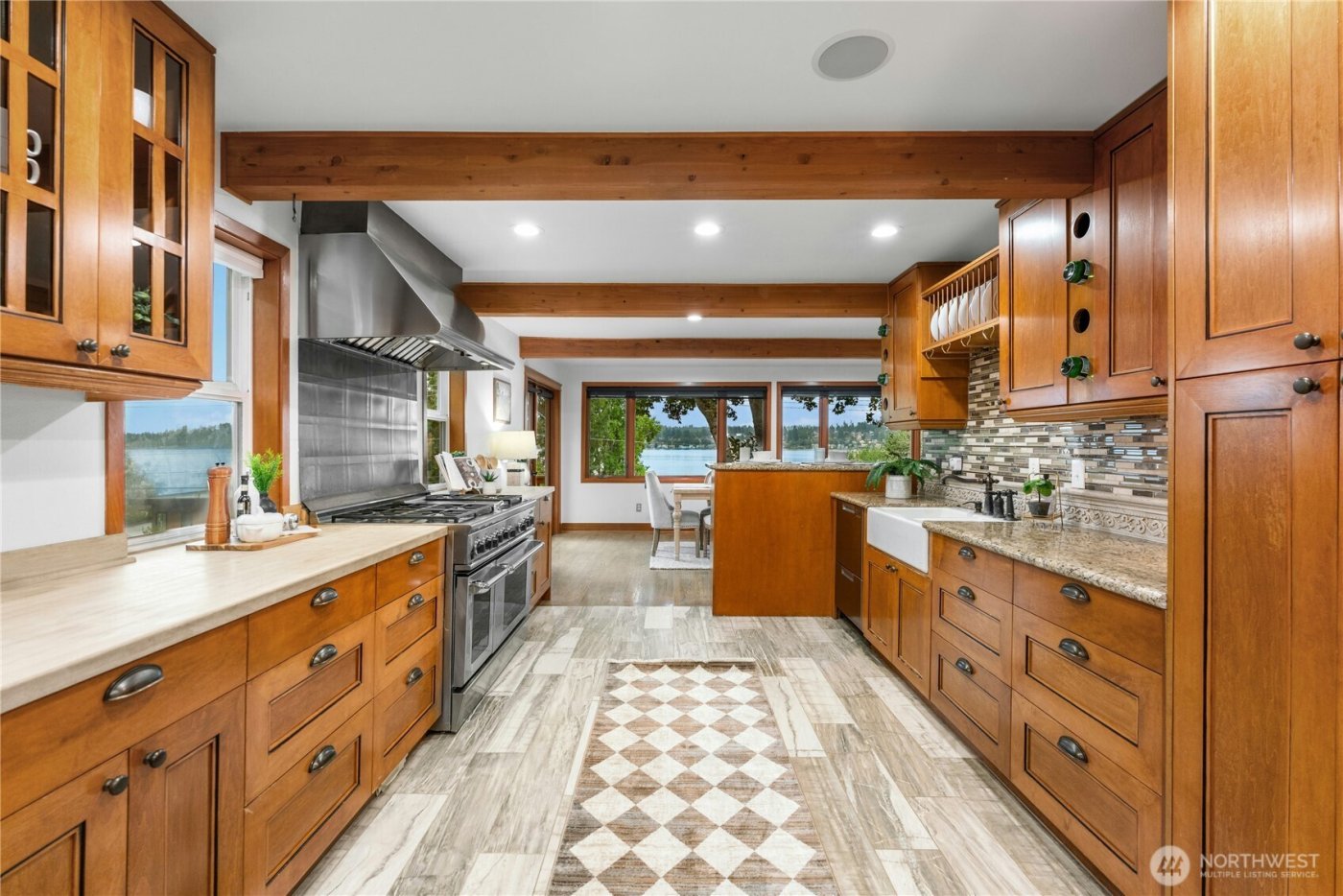 12506 Holmes Point Drive NE, Kirkland, WA 98034-5732