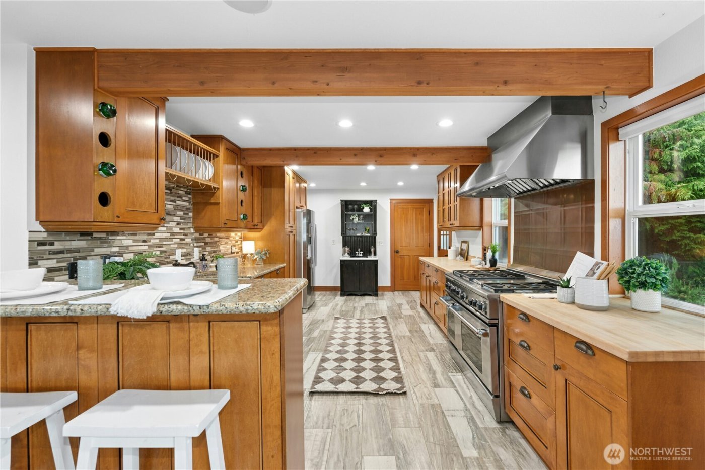 12506 Holmes Point Drive NE, Kirkland, WA 98034-5732