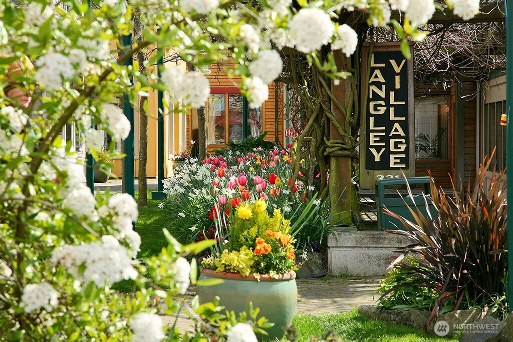 313 Edgecliff Drive , Langley, WA 98260