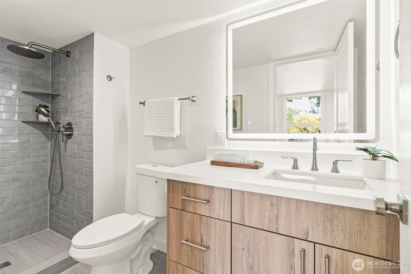 12077 75th Avenue S, Seattle, WA 98178