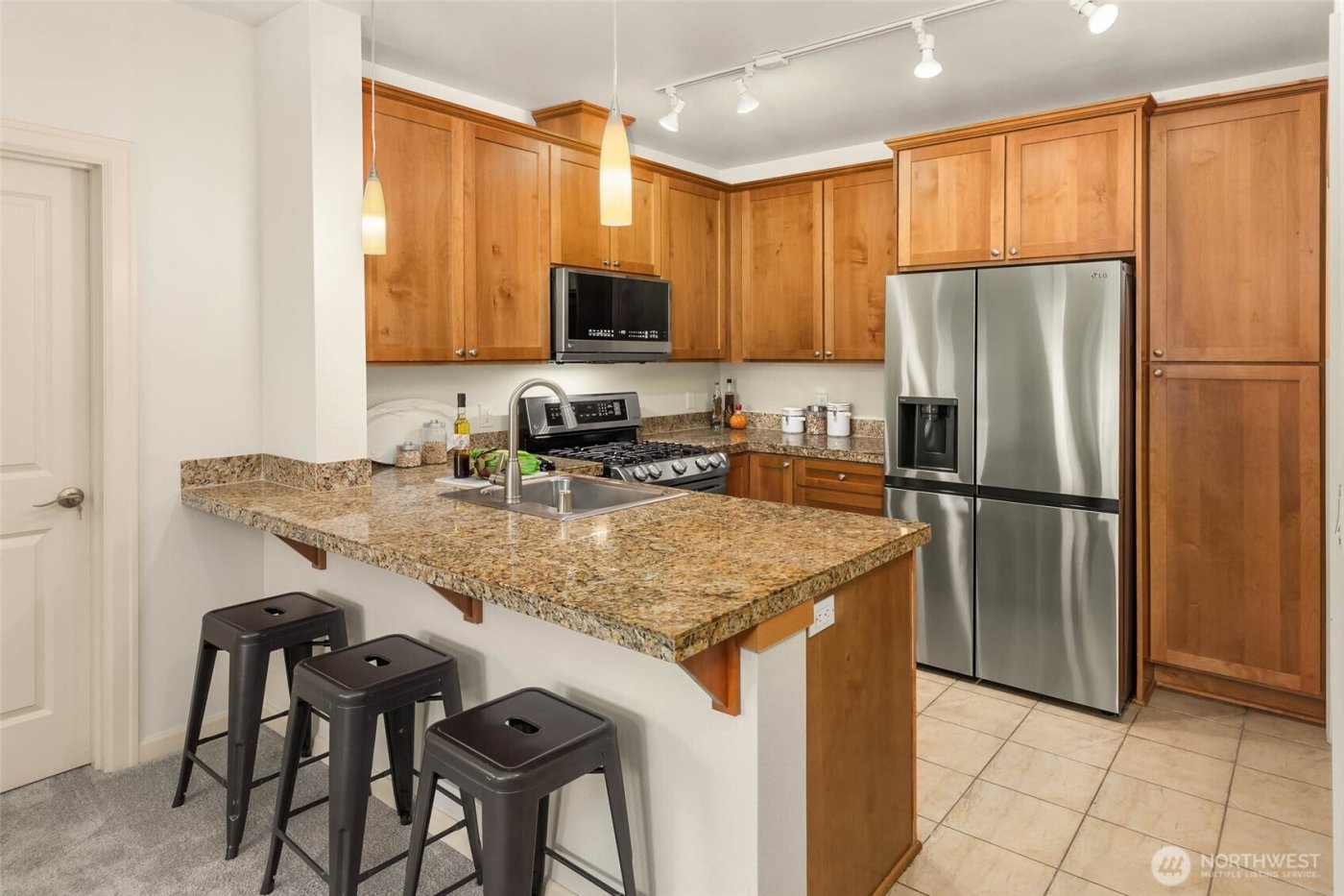 6800 132nd Place SE #E207, Newcastle, WA 98059