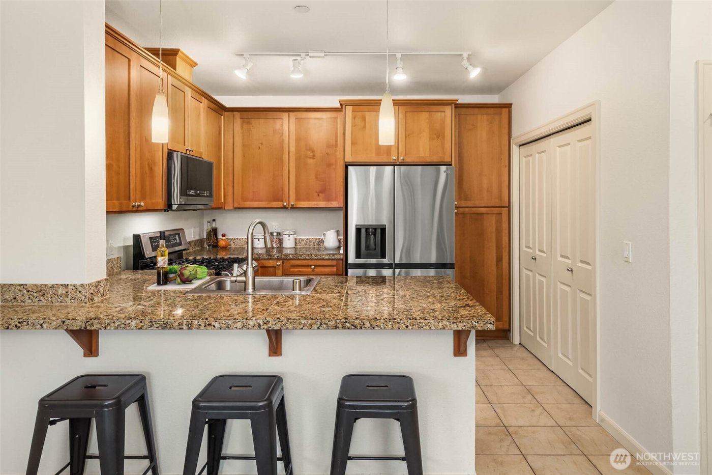 6800 132nd Place SE #E207, Newcastle, WA 98059