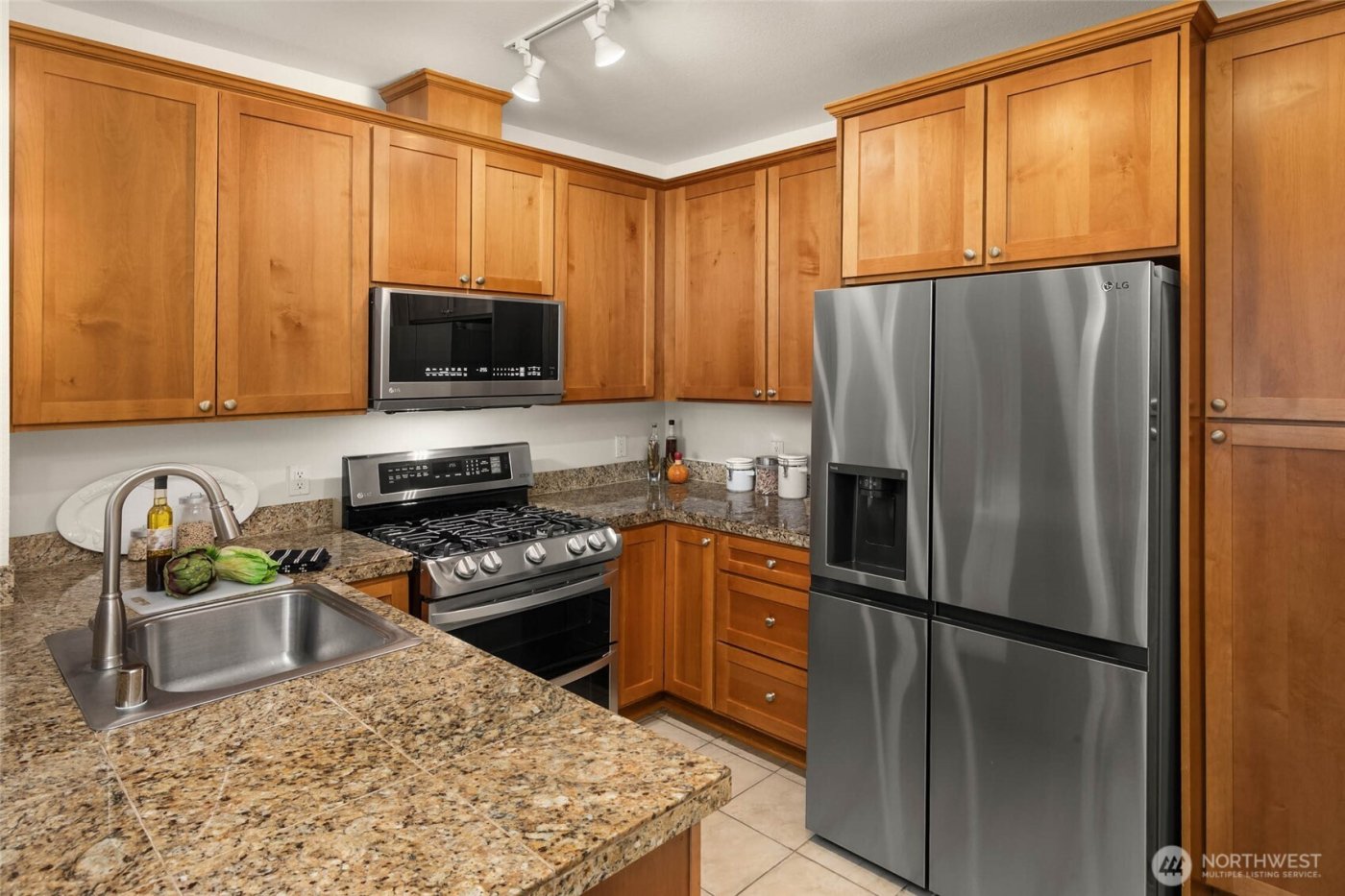 6800 132nd Place SE #E207, Newcastle, WA 98059