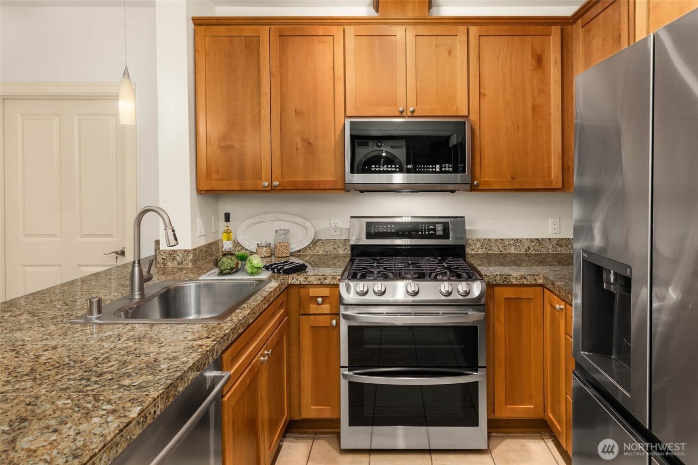 6800 132nd Place SE #E207, Newcastle, WA 98059