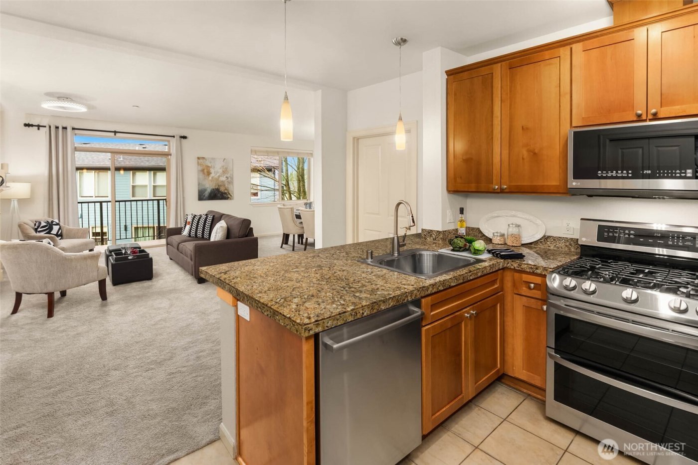 6800 132nd Place SE #E207, Newcastle, WA 98059