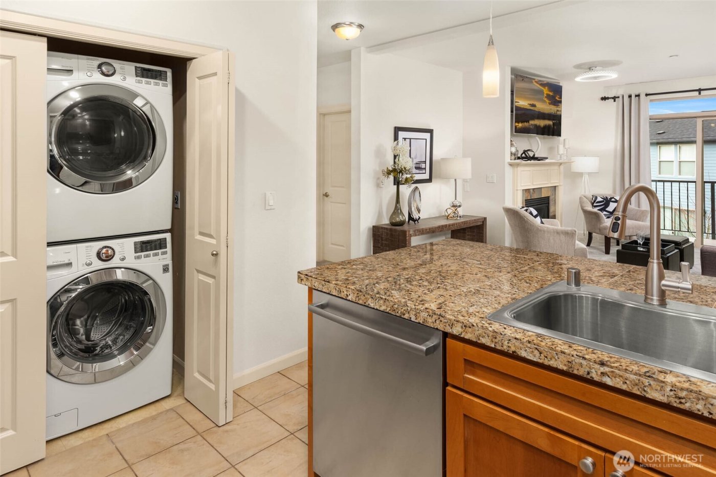 6800 132nd Place SE #E207, Newcastle, WA 98059