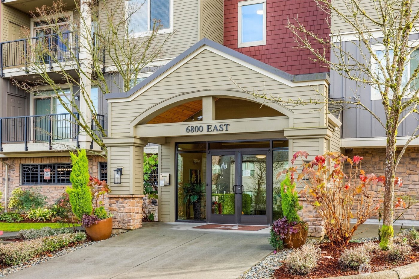 6800 132nd Place SE #E207, Newcastle, WA 98059