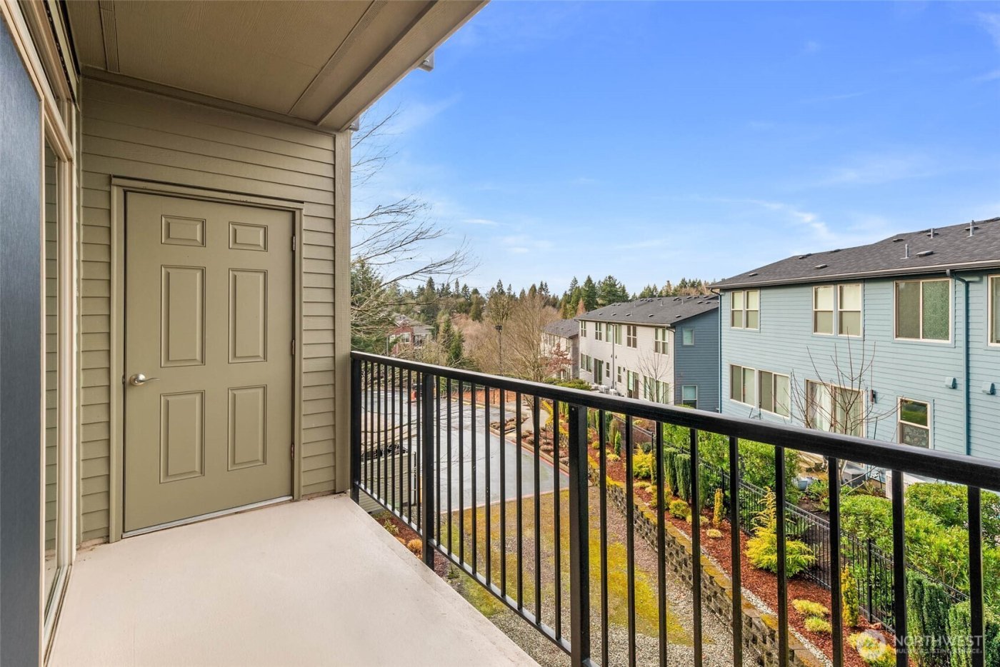 6800 132nd Place SE #E207, Newcastle, WA 98059