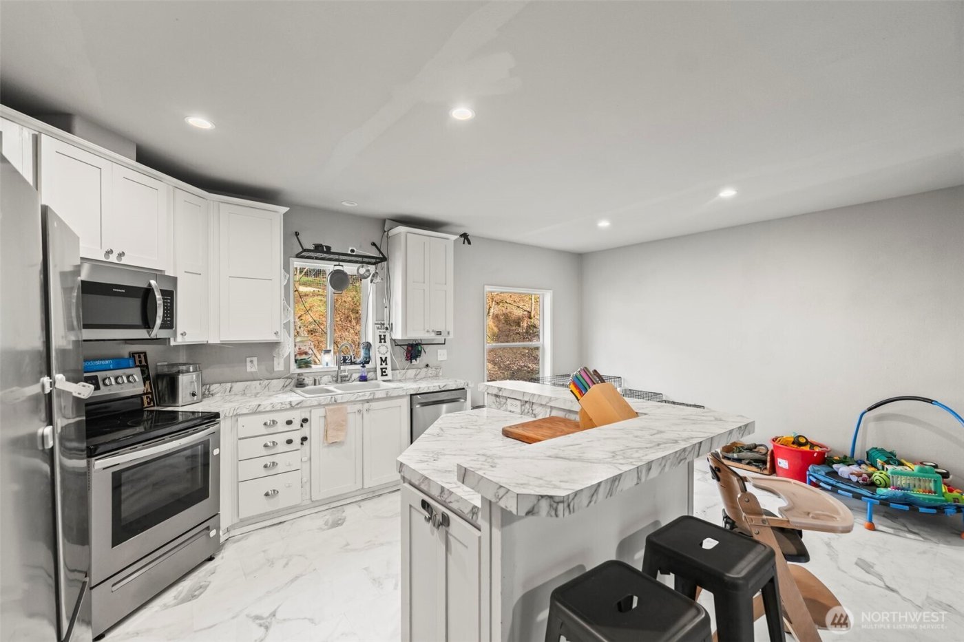 3762 W Cloquallum Road , Shelton, WA 98584