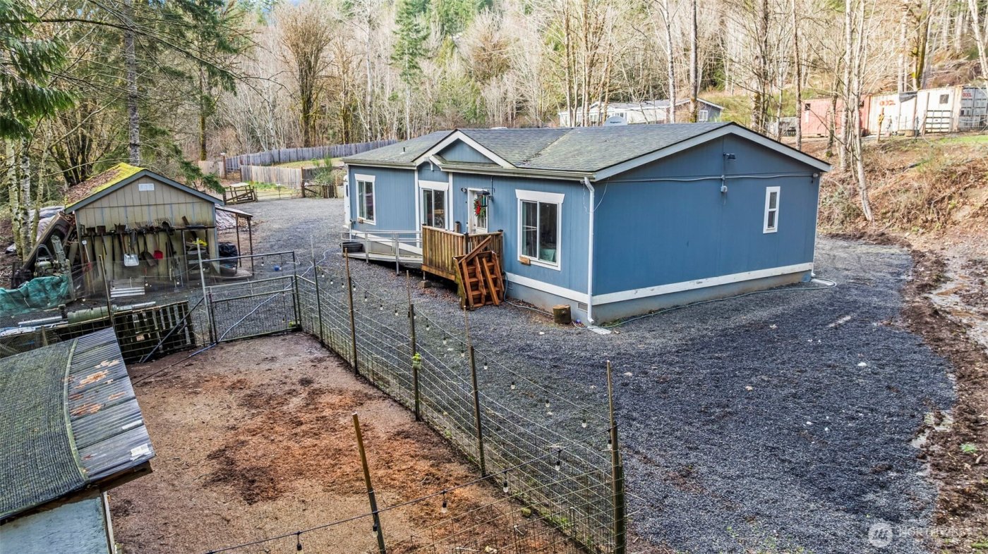 3762 W Cloquallum Road , Shelton, WA 98584
