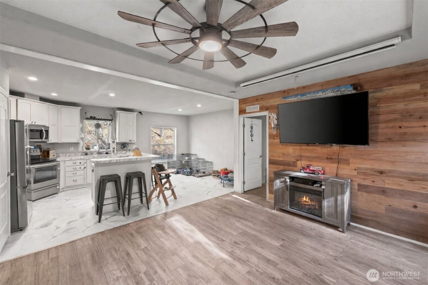 3762 W Cloquallum Road , Shelton, WA 98584