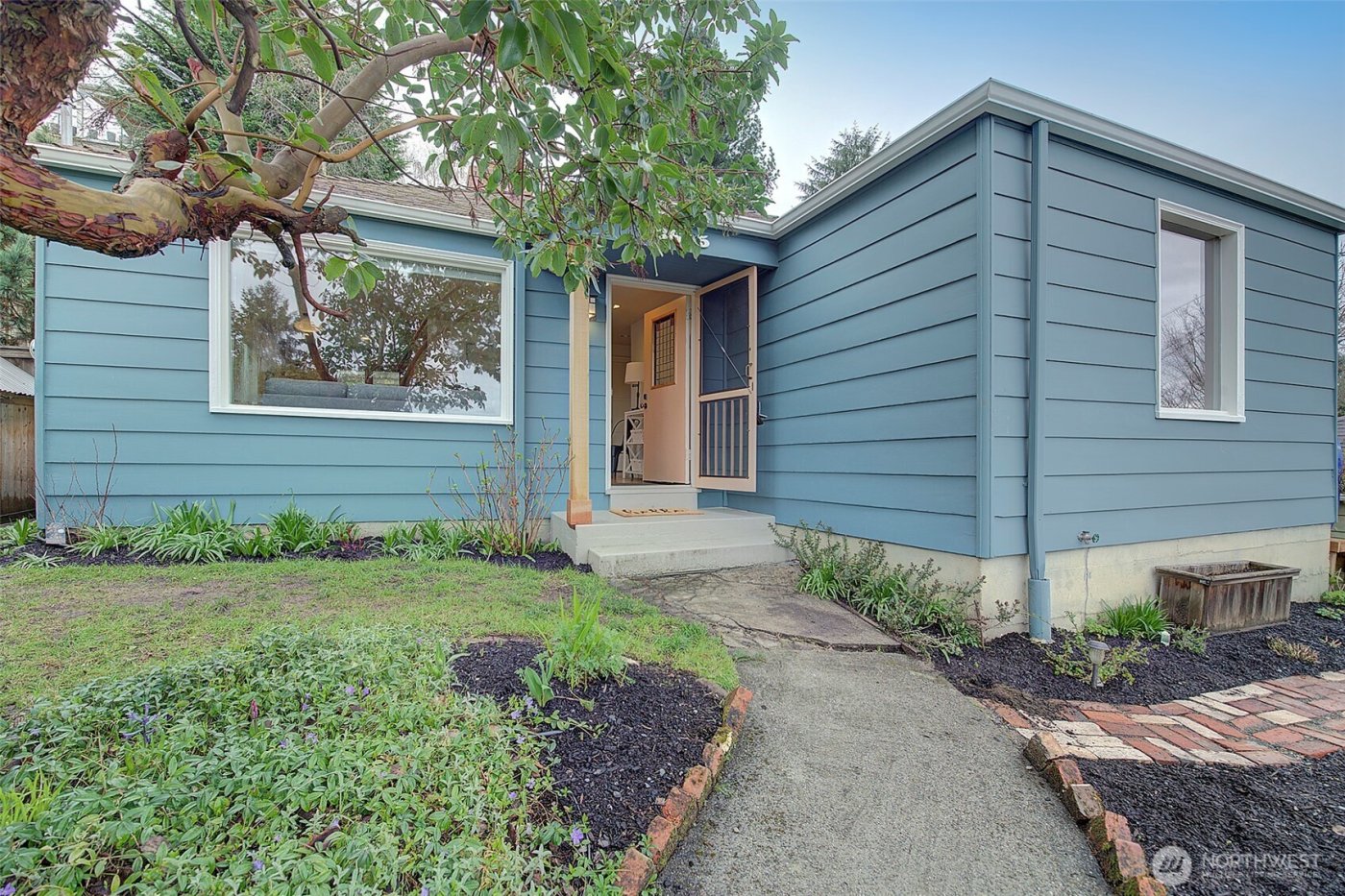 3625 36th Avenue W, Seattle, WA 98199