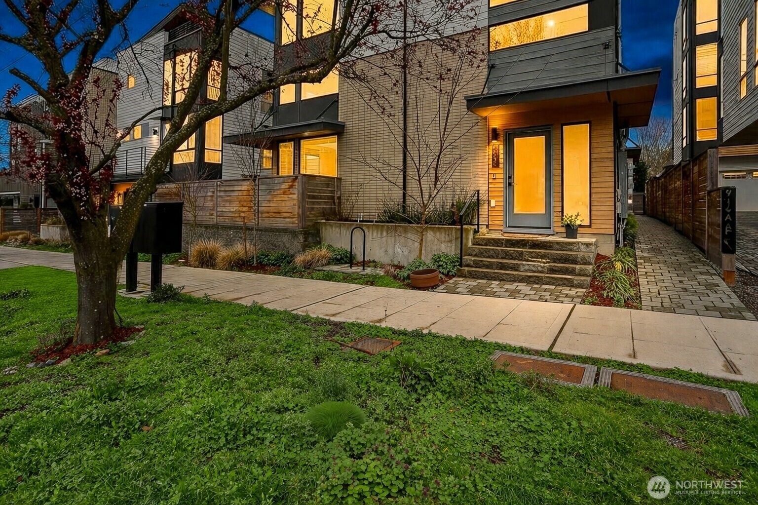 916 NW 56th Street #G, Seattle, WA 98107