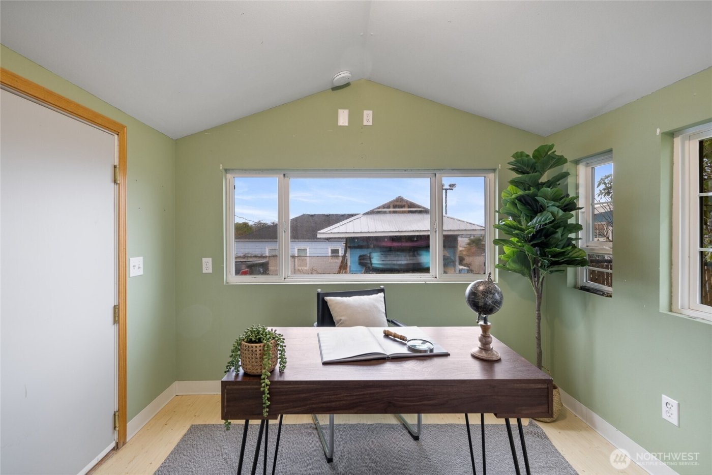 2411 E 13th Street , Bremerton, WA 98310