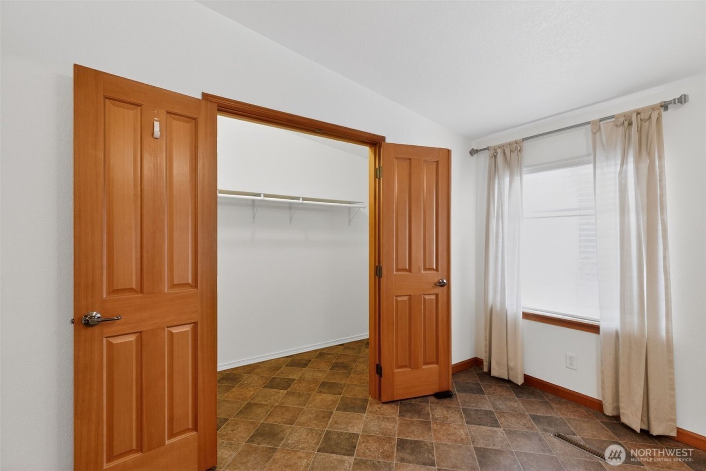 402 Parrish Road , Sequim, WA 98382