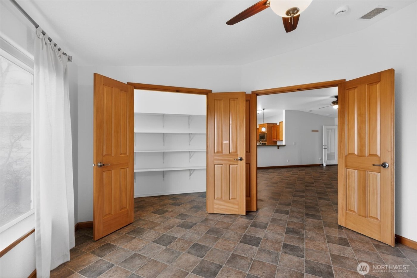 402 Parrish Road , Sequim, WA 98382