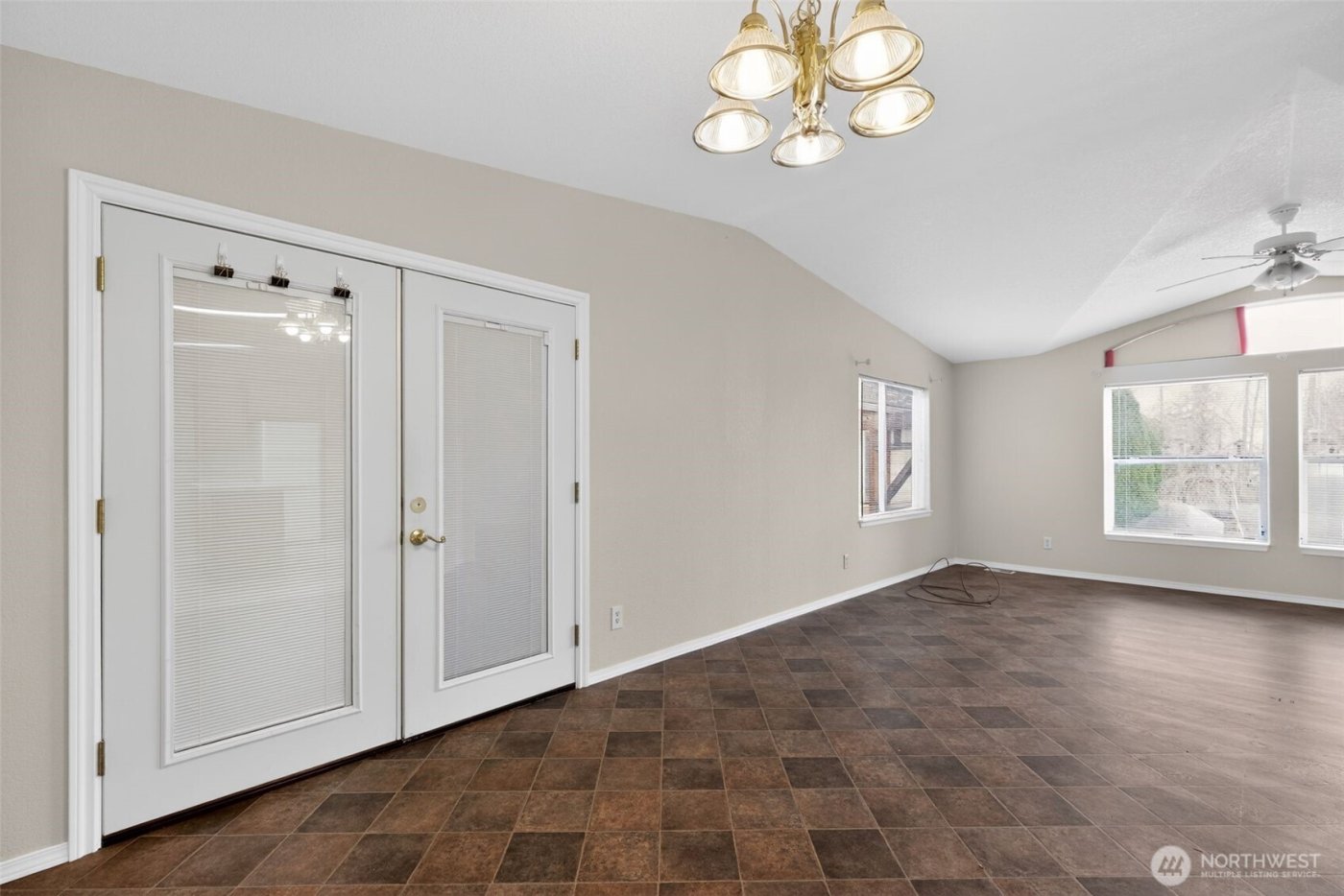 402 Parrish Road , Sequim, WA 98382