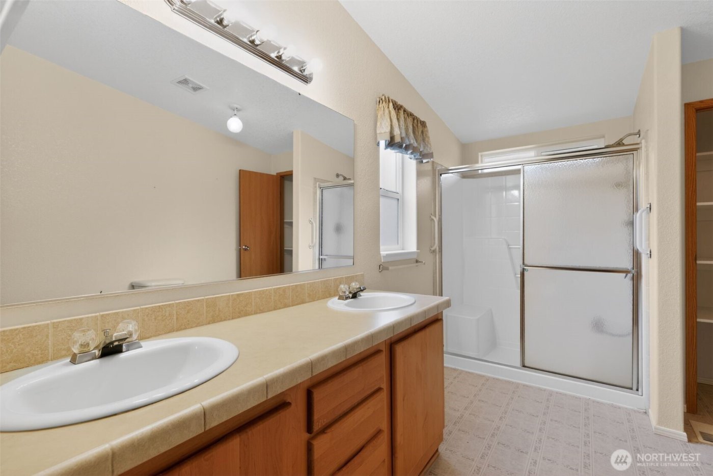 402 Parrish Road , Sequim, WA 98382