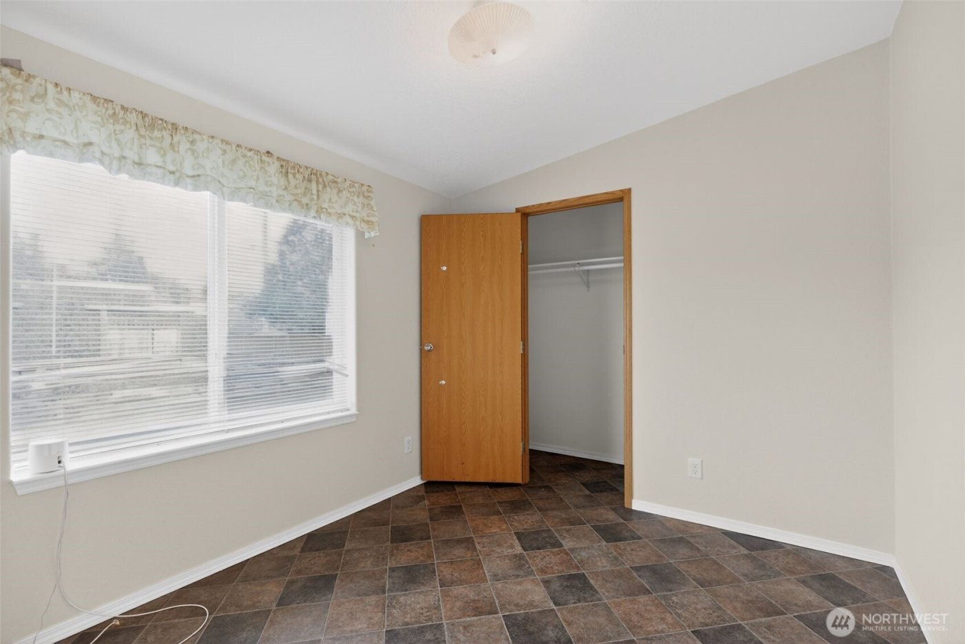 402 Parrish Road , Sequim, WA 98382