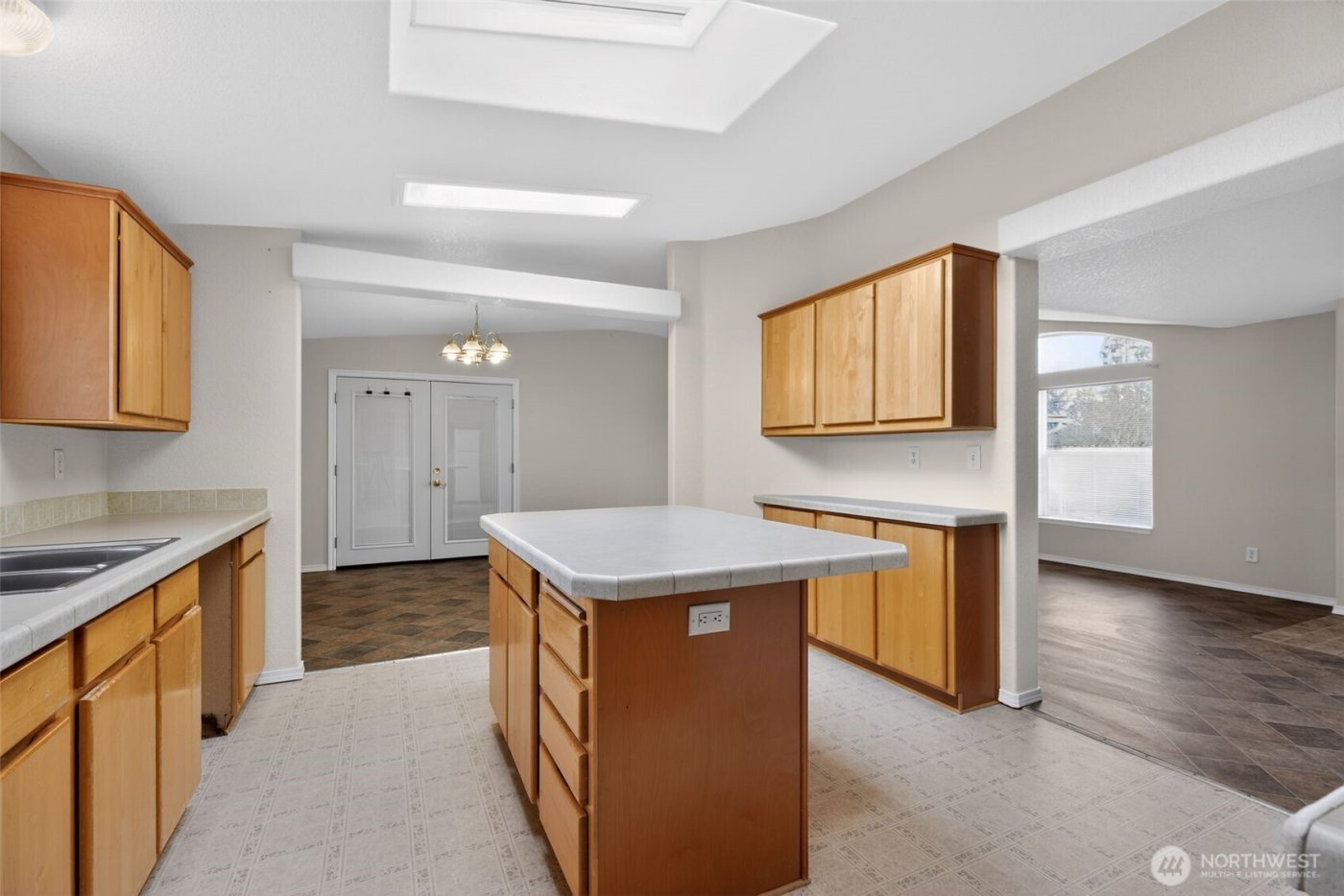 402 Parrish Road , Sequim, WA 98382