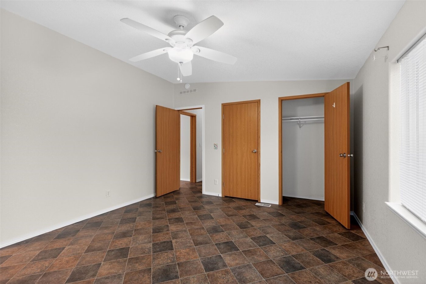 402 Parrish Road , Sequim, WA 98382