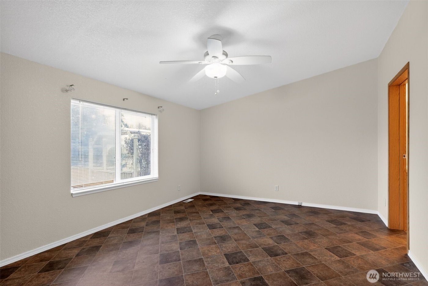 402 Parrish Road , Sequim, WA 98382