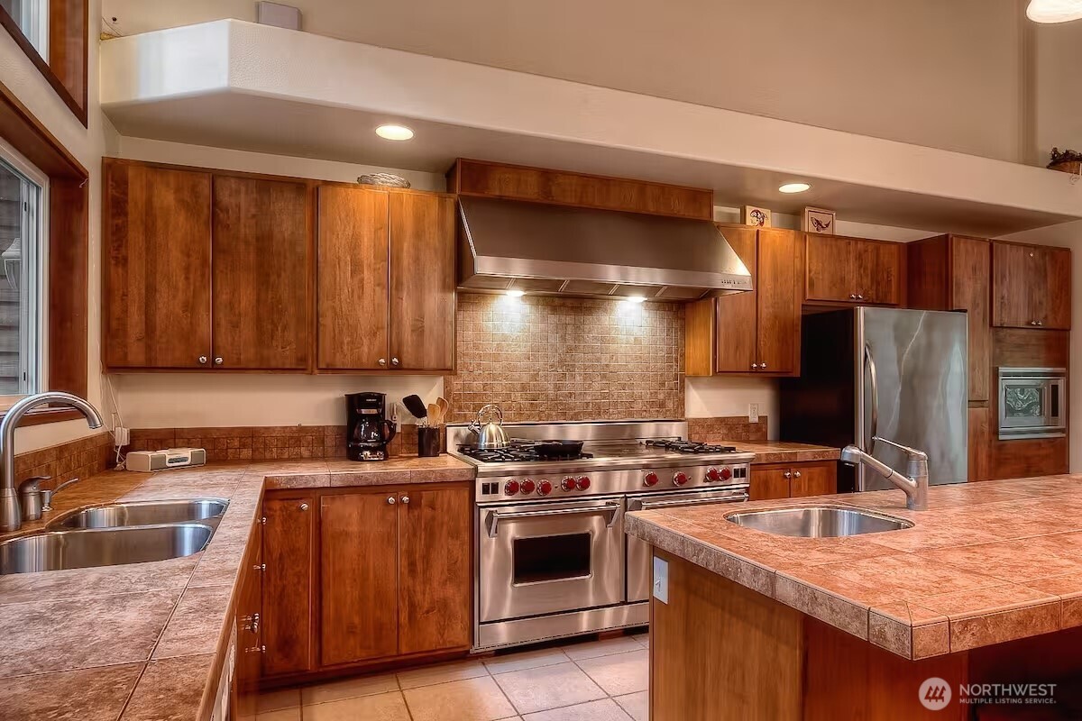 741 Hawthorn Lane , Easton, WA 98925