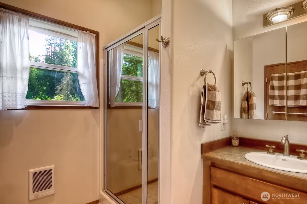 741 Hawthorn Lane , Easton, WA 98925