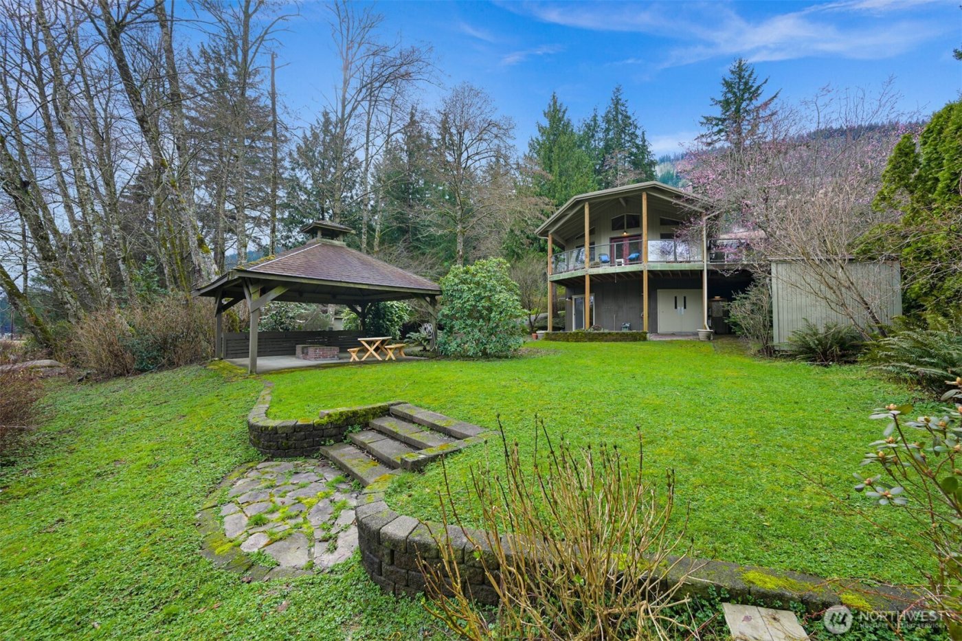 424 Rainbow Drive , Sedro Woolley, WA 98284