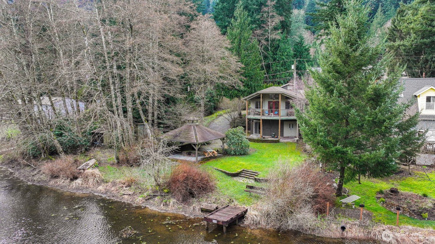 424 Rainbow Drive , Sedro Woolley, WA 98284