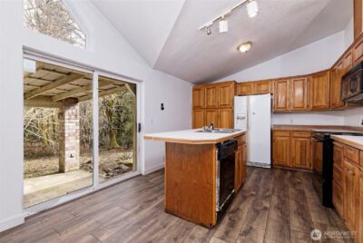 1051 E Crestview Drive , Shelton, WA 98584 - Photo 8