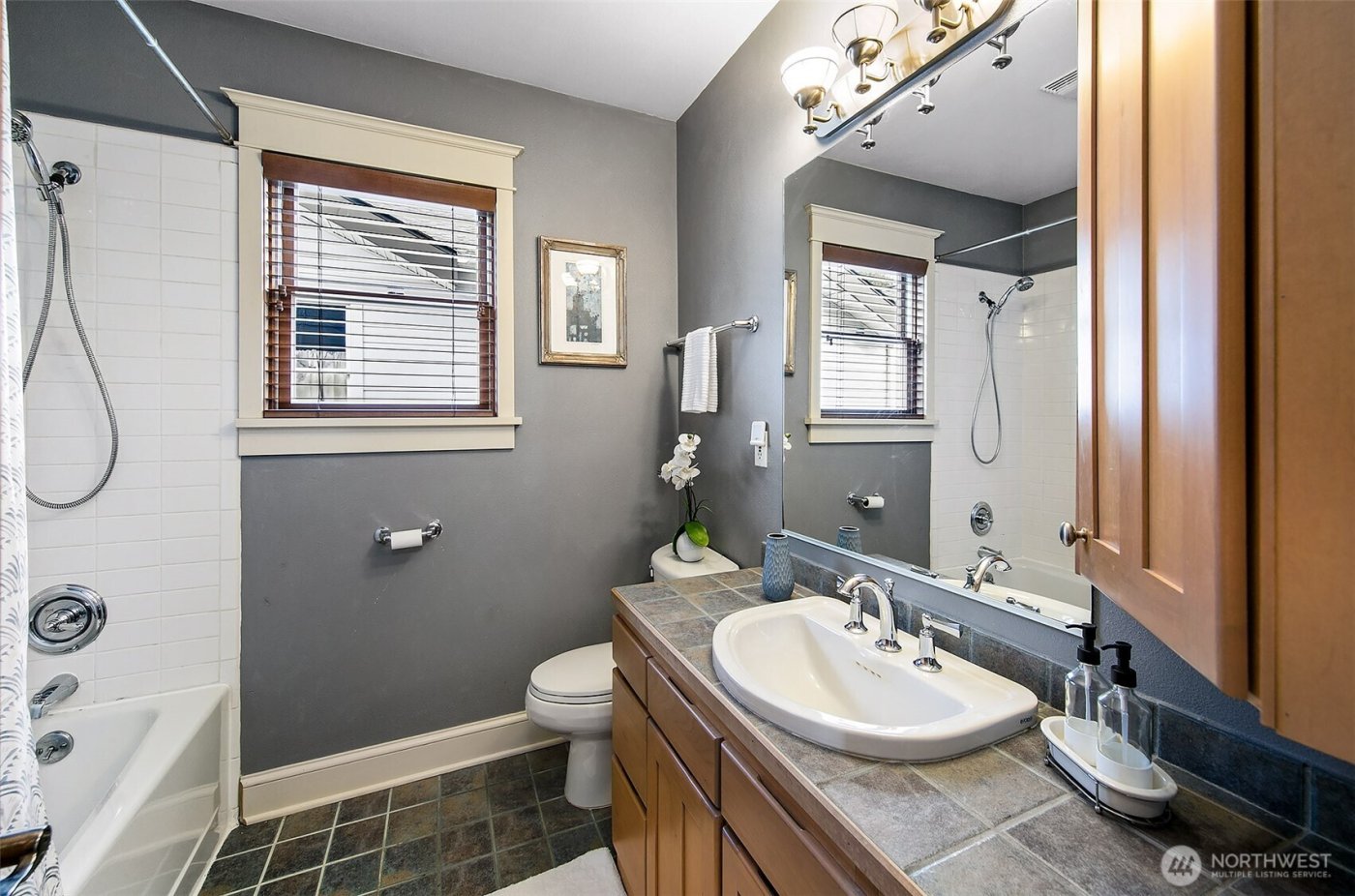 3532 Meridian Avenue N, Seattle, WA 98103