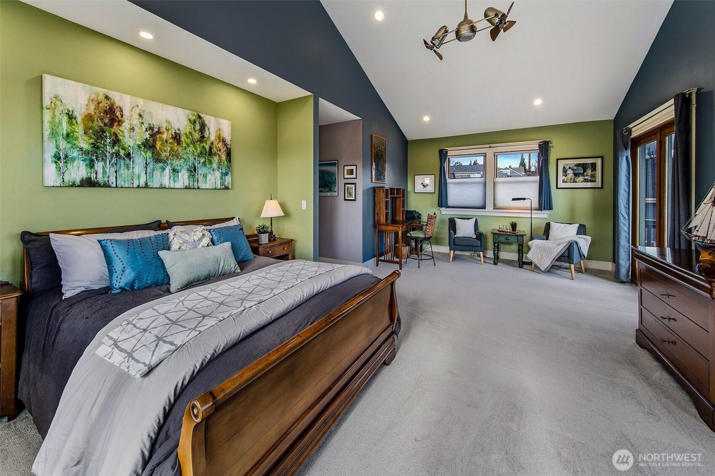 3532 Meridian Avenue N, Seattle, WA 98103