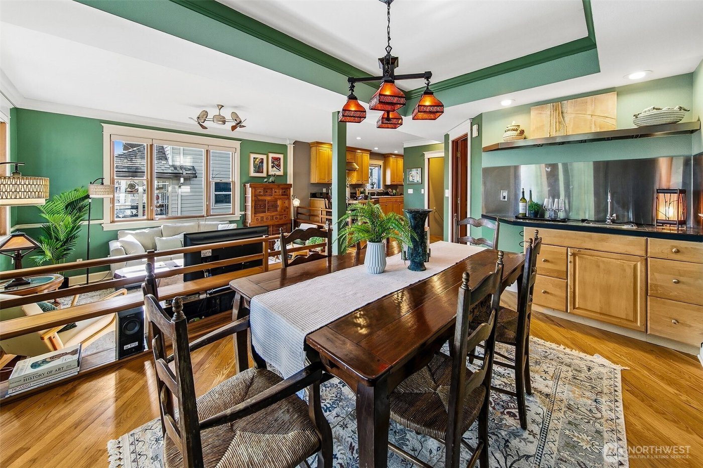 3532 Meridian Avenue N, Seattle, WA 98103