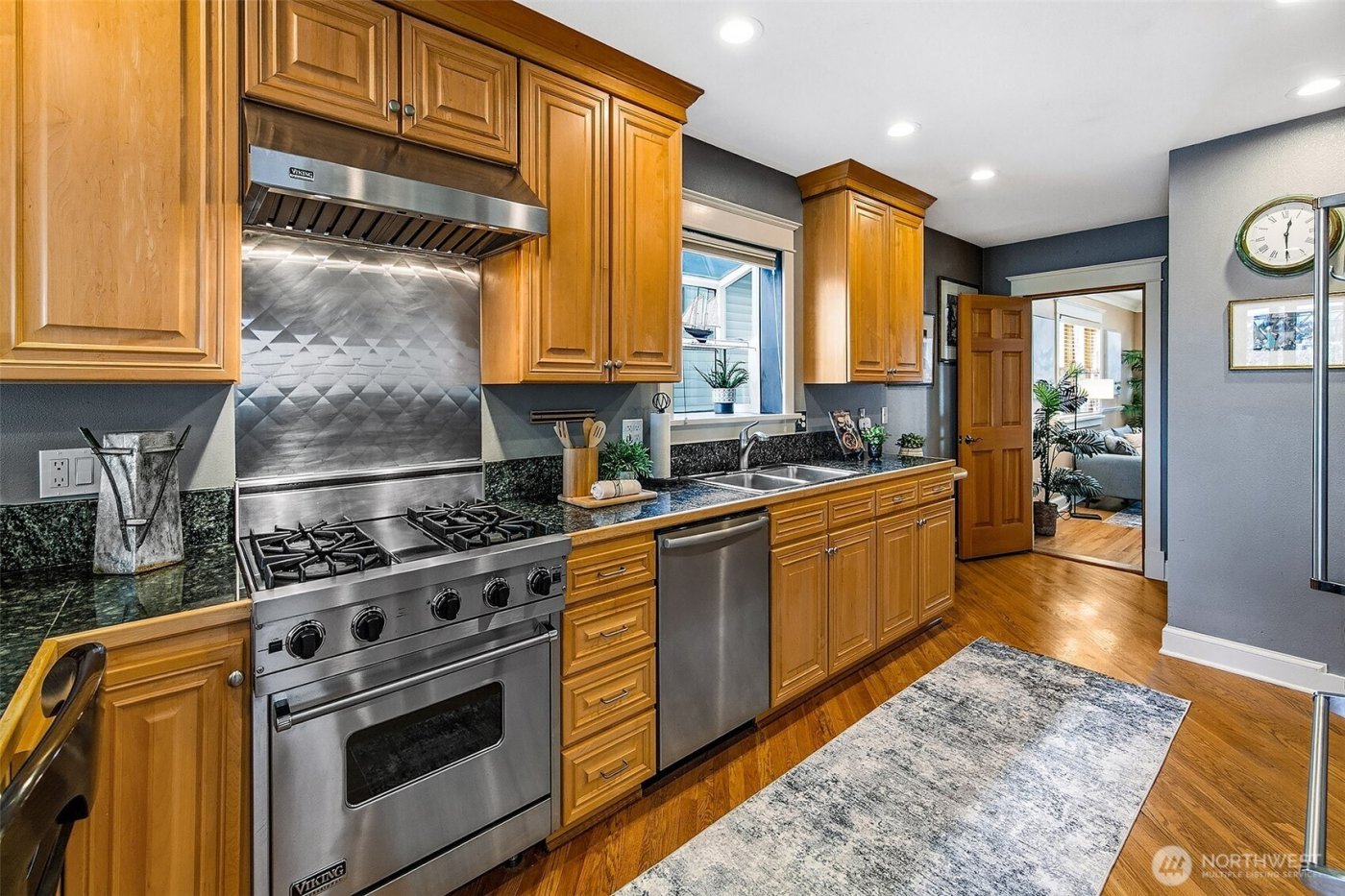 3532 Meridian Avenue N, Seattle, WA 98103