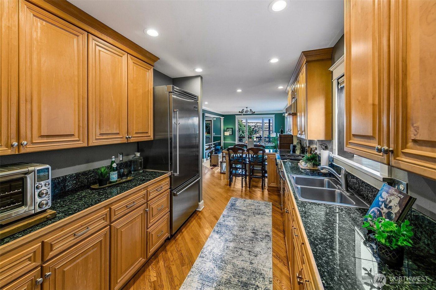 3532 Meridian Avenue N, Seattle, WA 98103