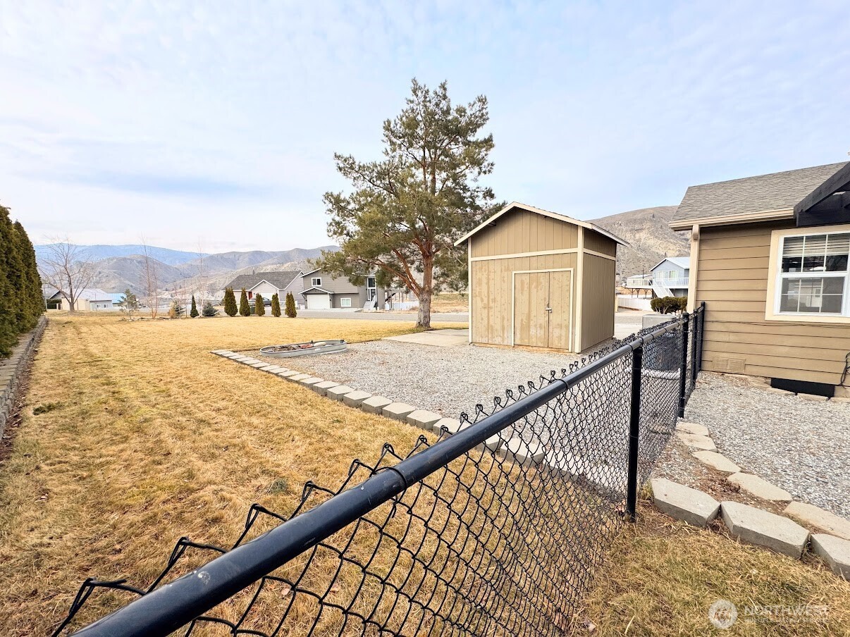 170 Lakeview Avenue , Orondo, WA 98843