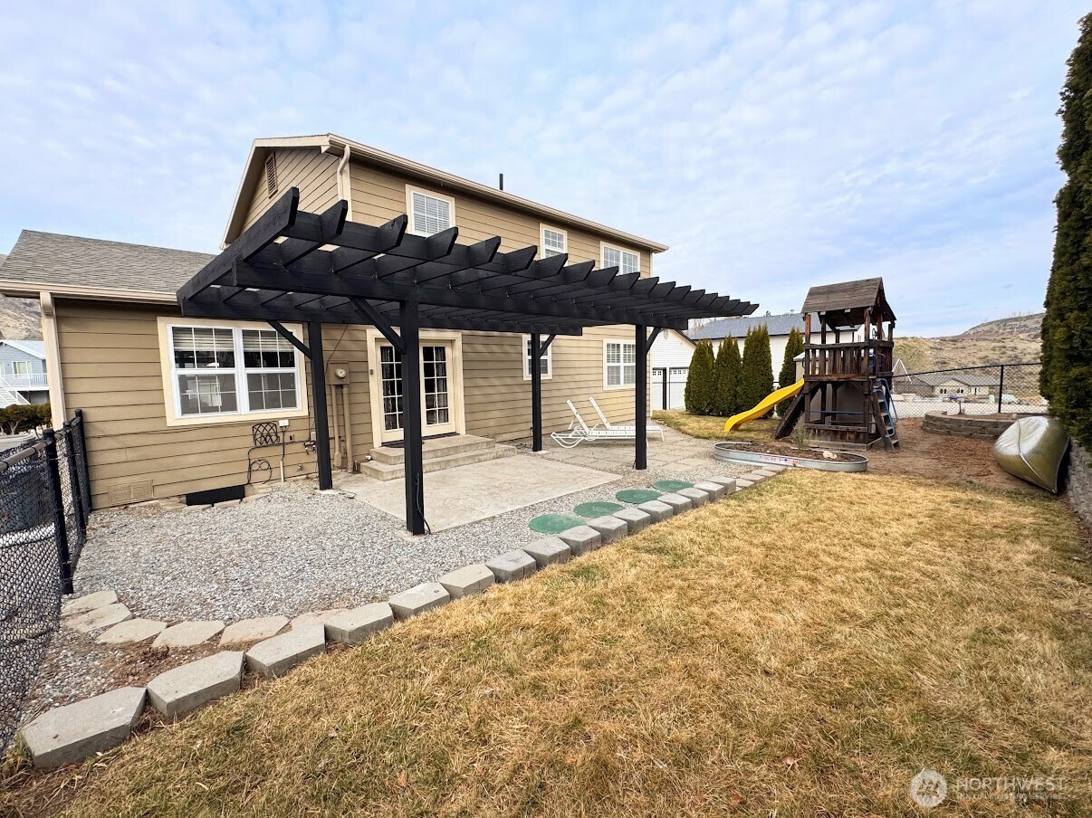 170 Lakeview Avenue , Orondo, WA 98843