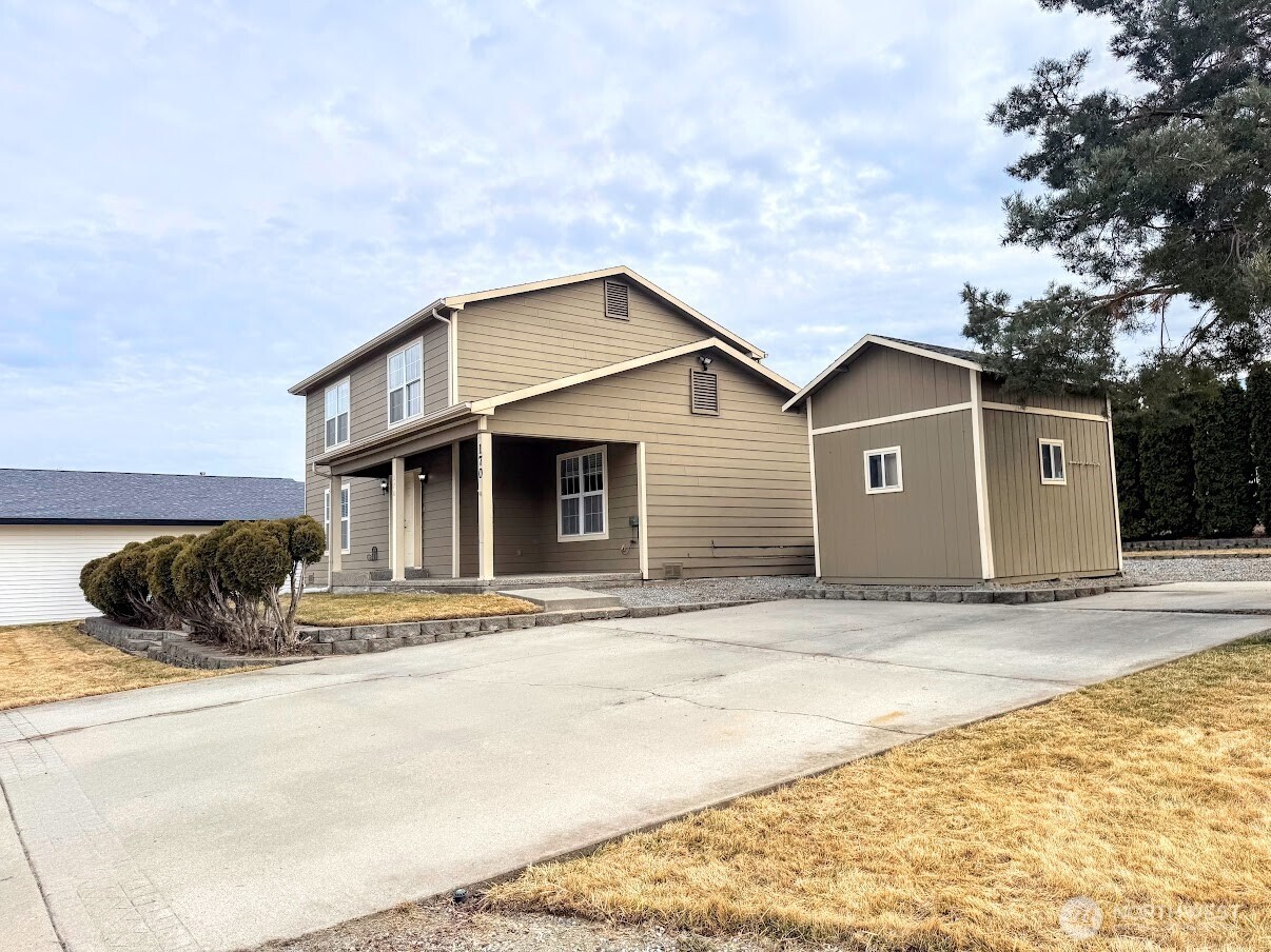 170 Lakeview Avenue , Orondo, WA 98843