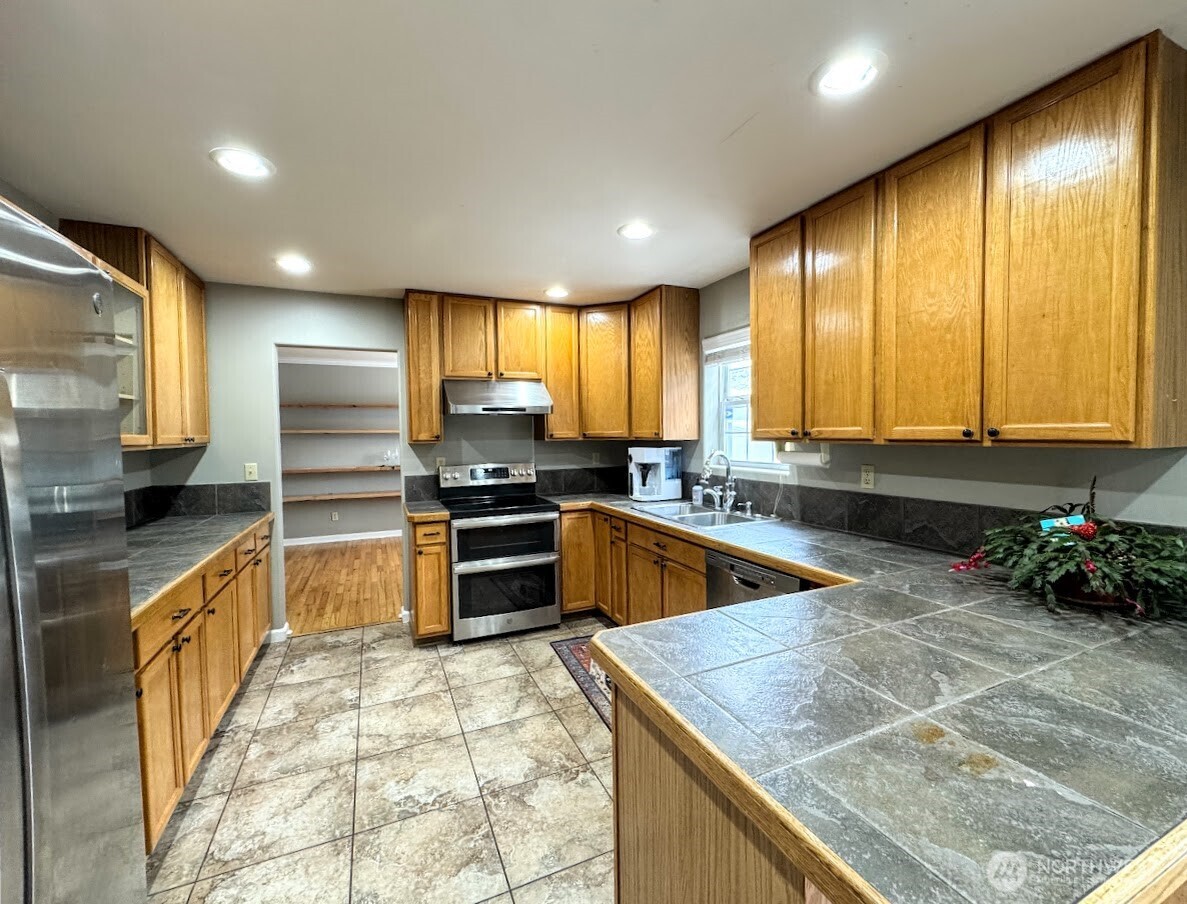 170 Lakeview Avenue , Orondo, WA 98843