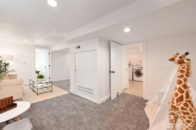 900 W Emerson Street , Seattle, WA 98119-1419 - Photo 18