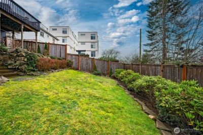 900 W Emerson Street , Seattle, WA 98119-1419 - Photo 25