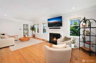 900 W Emerson Street , Seattle, WA 98119-1419 - Photo 3