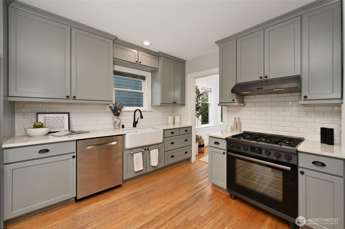 900 W Emerson Street , Seattle, WA 98119-1419