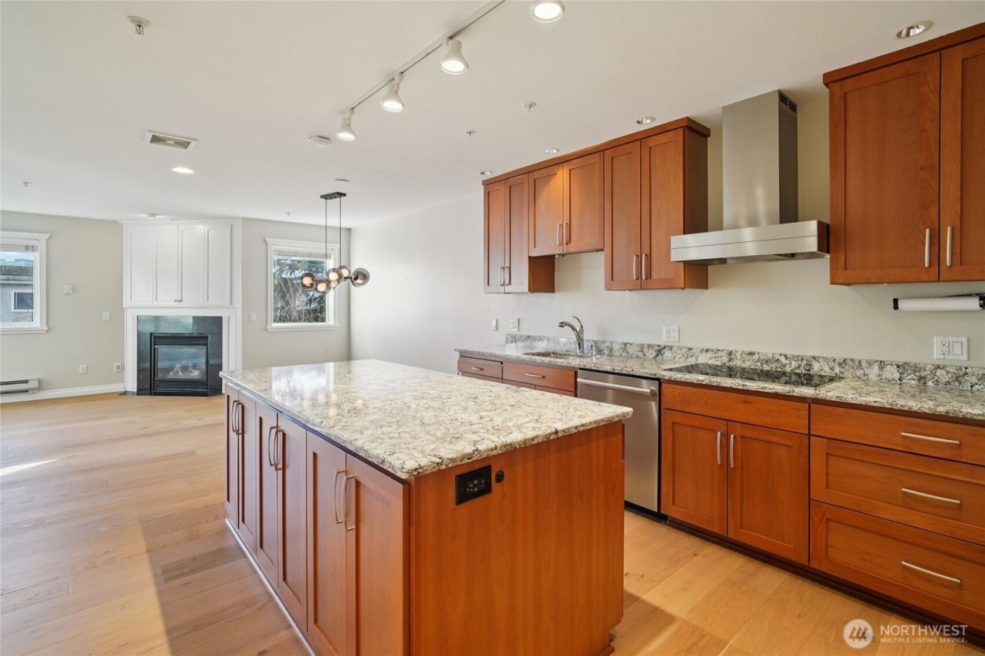 717 E Denny Way #4B, Seattle, WA 98122