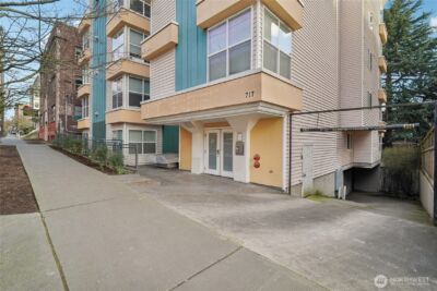 717 E Denny Way #4B, Seattle, WA 98122 - Photo 2