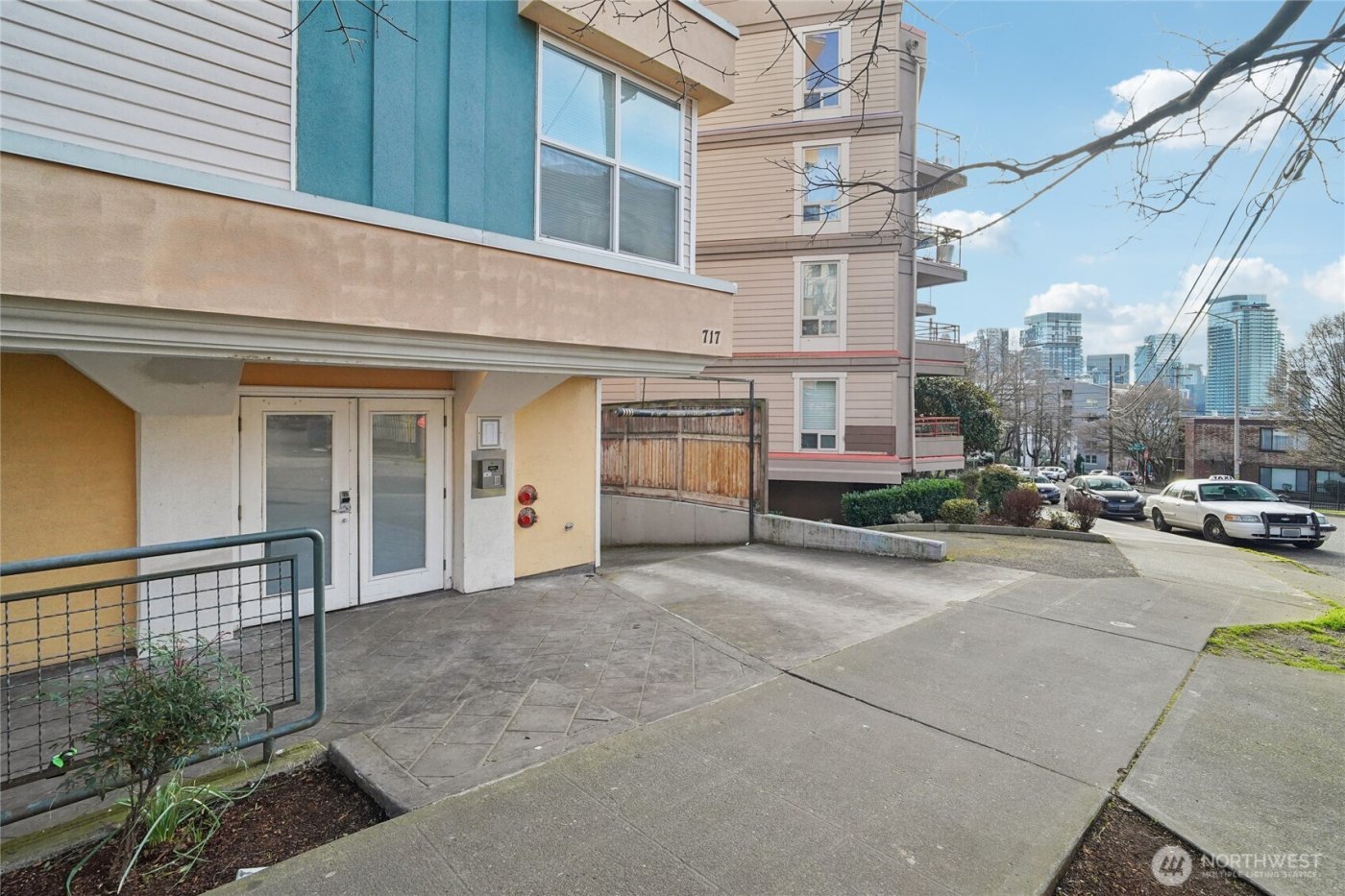 717 E Denny Way #4B, Seattle, WA 98122